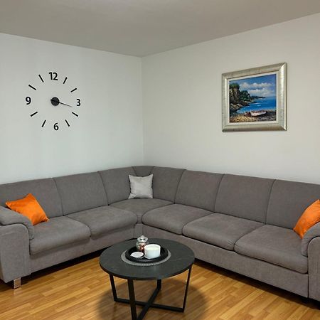 Garden Apartment Dina With Free Parking Split Eksteriør billede