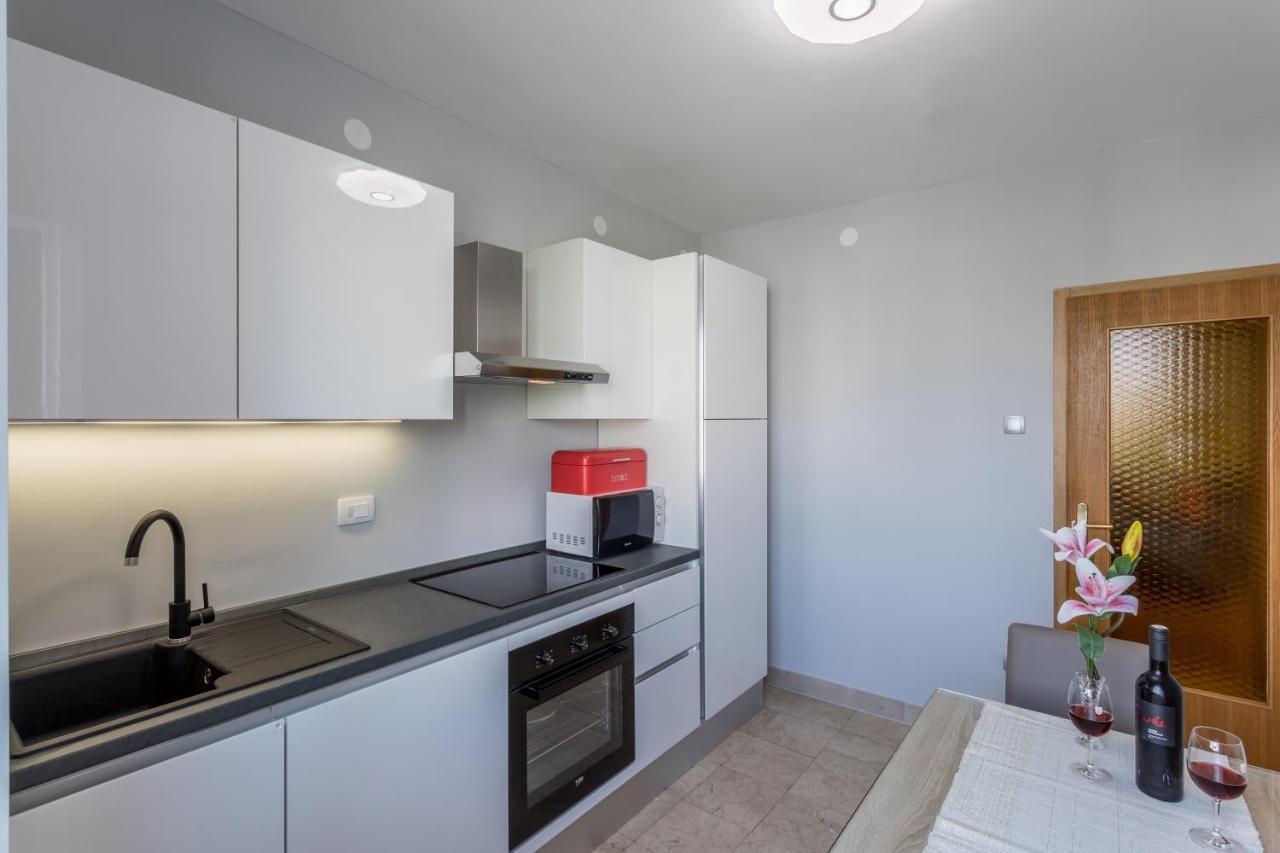 Garden Apartment Dina With Free Parking Split Eksteriør billede