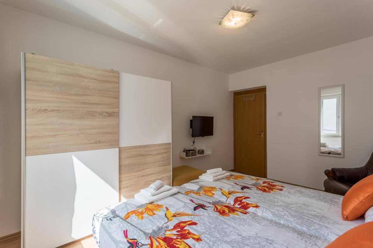 Garden Apartment Dina With Free Parking Split Eksteriør billede