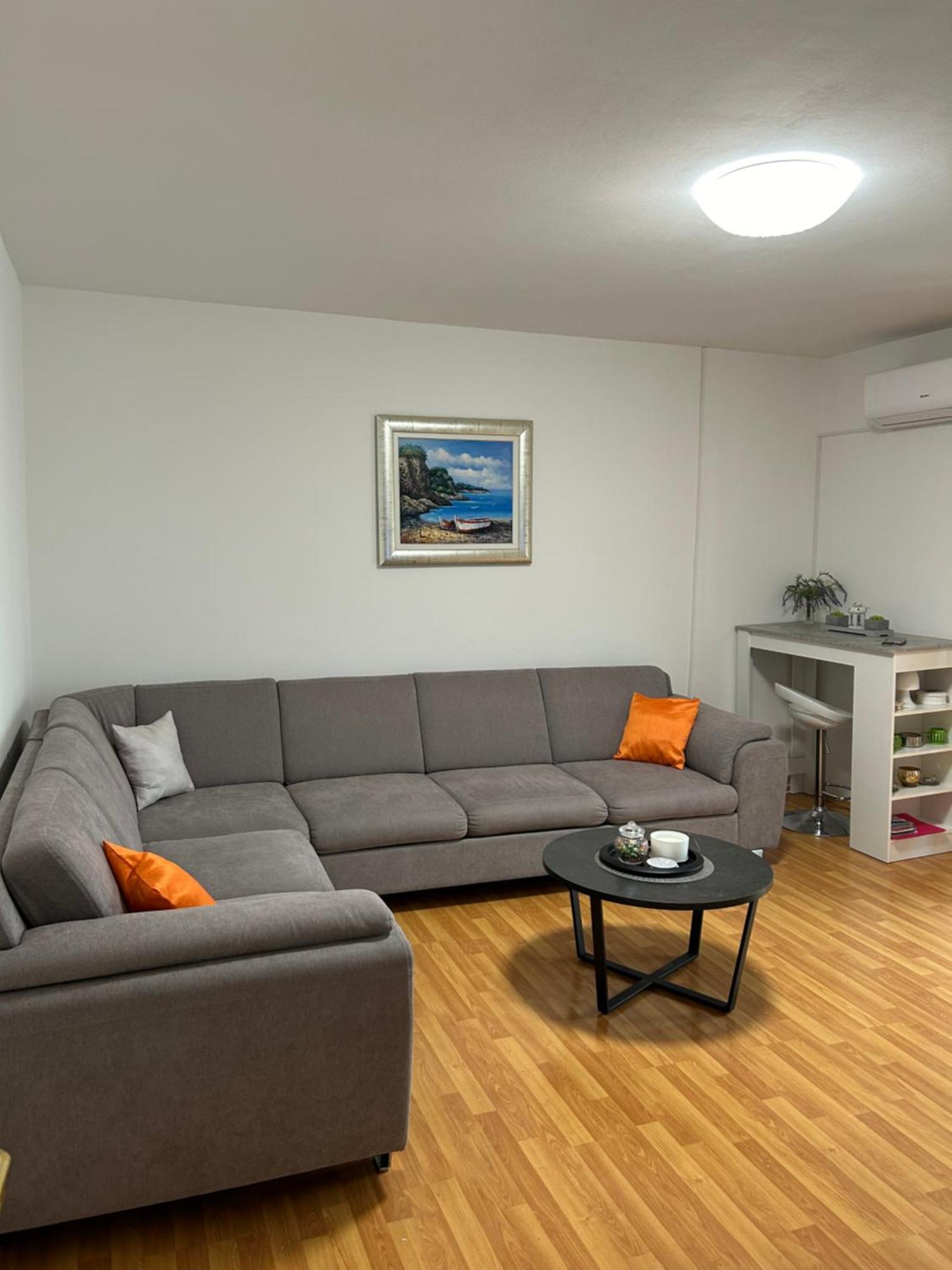 Garden Apartment Dina With Free Parking Split Eksteriør billede